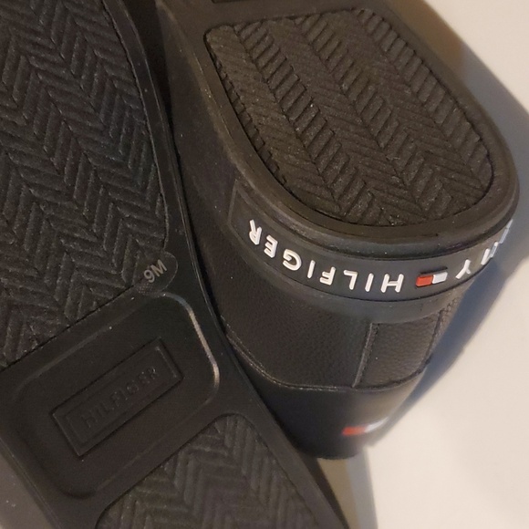 New Tommy Hilfiger Sneakers - Picture 6 of 7